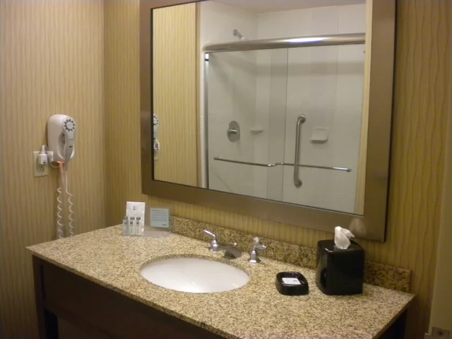 غرفة بسرير كينج، Hampton Inn And Suites Cincinnati Uptown University Area Oh 4/5