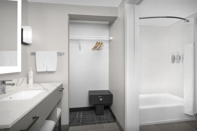 جناح بسرير كينج بغرفة نوم واحدة مع أريكة، Homewood Suites By Hilton Huntsvillevillage of Providence 4/6