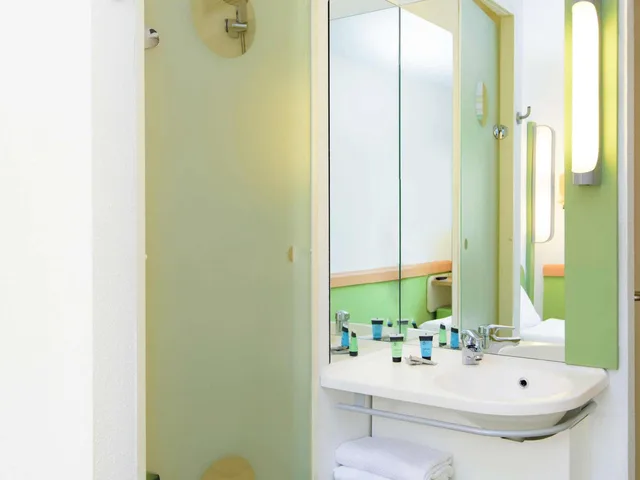 Room, Queen Bed, Ibis Budget Bilbao Arrigorriaga 10/10