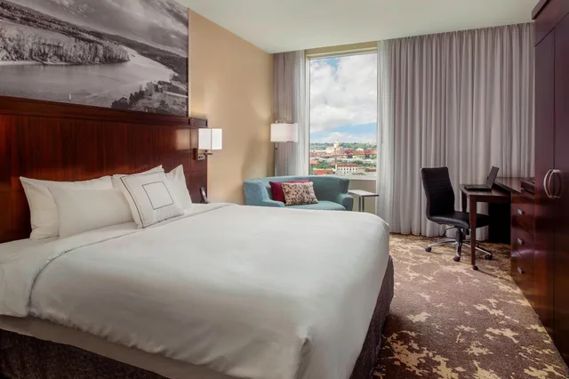 جناح تنفيذي بسرير كينج، Courtyard Marriott City Center 1/2