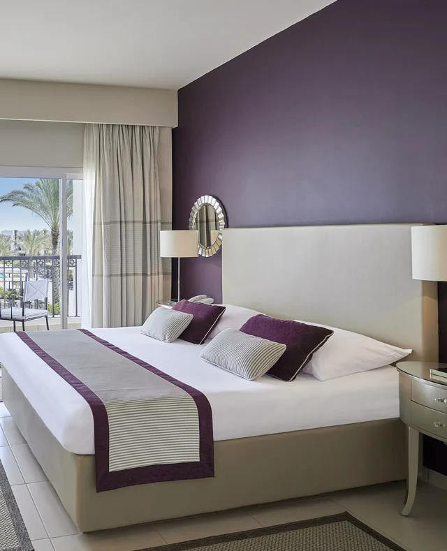 غرفة سوبيريور بسرير فردي بإطلالة على المسبح، Jaz Crystal, Almaza Bay 1/3