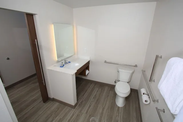 Suite, King Bed, Accessible, Holiday Inn Express Mccook 6/8