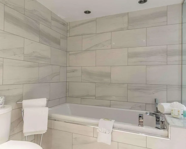Upgrade, Business, 2 Double Beds, Quality Inn Rouyn-Noranda 6/6