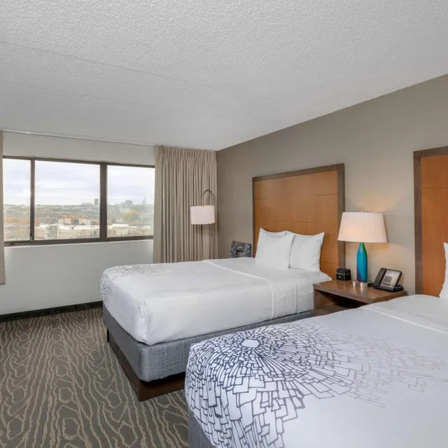 غرفة ديلوكس بسرير مزدوج مع أريكة، La Quinta Inn and Suites by Wyndham Secaucus Meadowlands 2/7