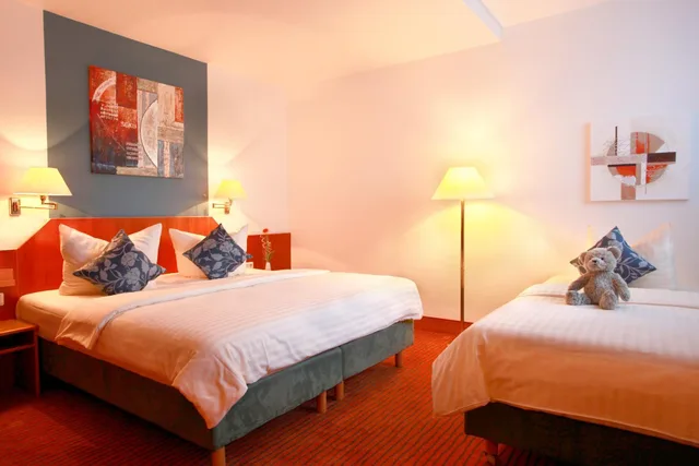 غرفة ثلاثية بحمام خاص، Hotel Kleefelder Hof 2/7