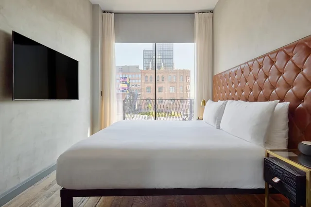 Room, King Bed, Balcony, Arlo Williamsburg 2/7