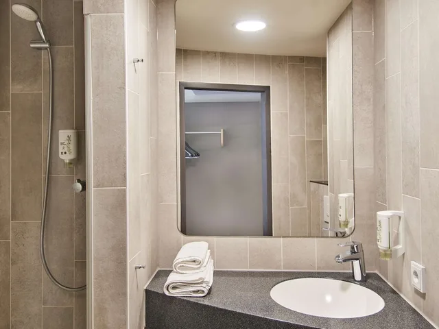 غرفة ثلاثية بثلاثة أسرّة، B&B Hotel Frankfurt-West 6/7