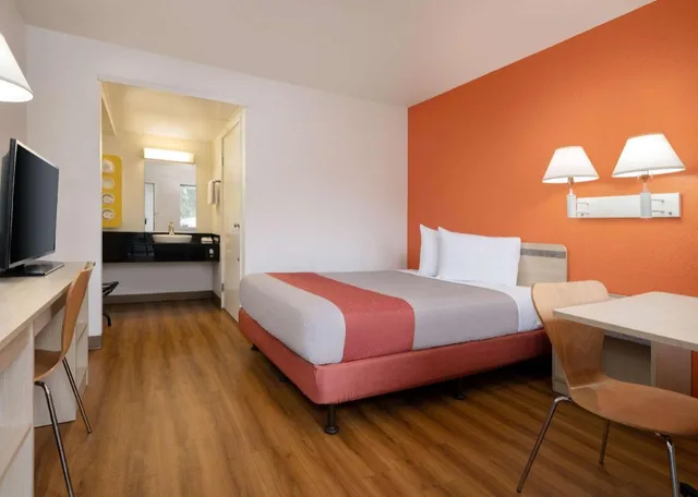 غرفة بسرير كينج، Motel6 Santa Maria, CA - North 4/8
