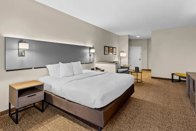 جناح بسرير كينج، Comfort Suites Edinboro 1/6