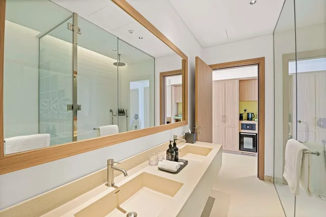 غرفة متصلة عائلية بإطلالة على البحر، Fuwairit Kite Beach, Tapestry Collection by Hilton 5/6