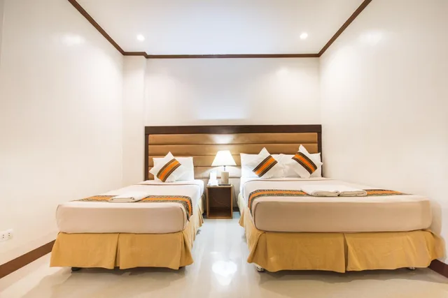 غرفة قياسية ثلاثية بسرير فردي، Sur Beach Resort Boracay 4/10