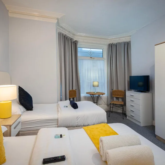 غرفة عائلية، Royal Oakwell Hotel 4/10