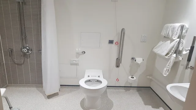 غرفة قياسية بسريرين منفصلين لذوي الإعاقة، Holiday Inn Rotherham Sheffield 6/6