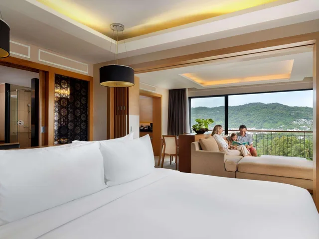 جناح عائلي بسرير كينج بإطلالة على البحر بشرفة، Novotel Phuket Kata Avista Resort And Spa 1/20