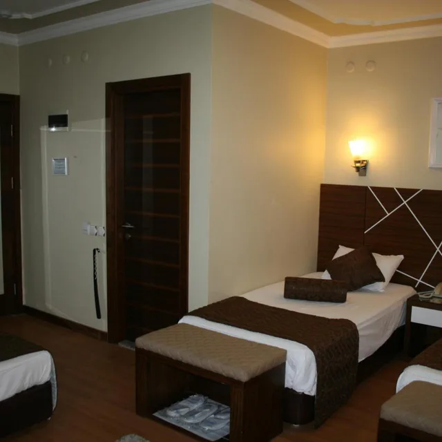 غرفة ثلاثية بإطلالة على الحديقة، NYSA HOTEL 2/5