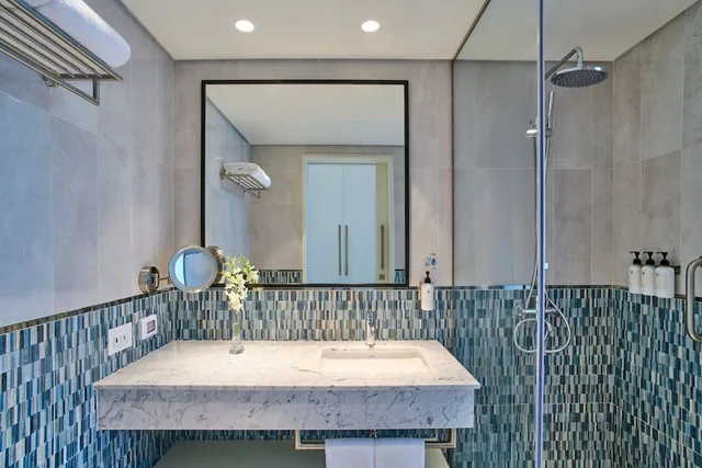 1 Bedroom, Suite, King Bed, Lagoon View، Palma Bay Rotana Resort - New Alamein 3/3