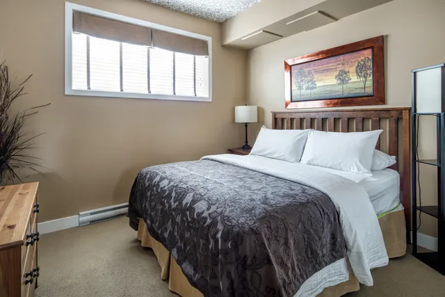 جناح بغرفتي نوم بإطلالة، Bighorn Meadows Resort 1/4