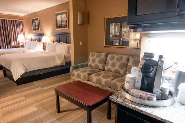 جناح بسريرين كوين مع أريكة، Holiday Inn Express and Suites Tuscaloosa University an IHG Hotel 2/2