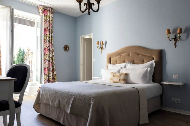 Superior, Queen Bed, Hotel Du Mail 9/10