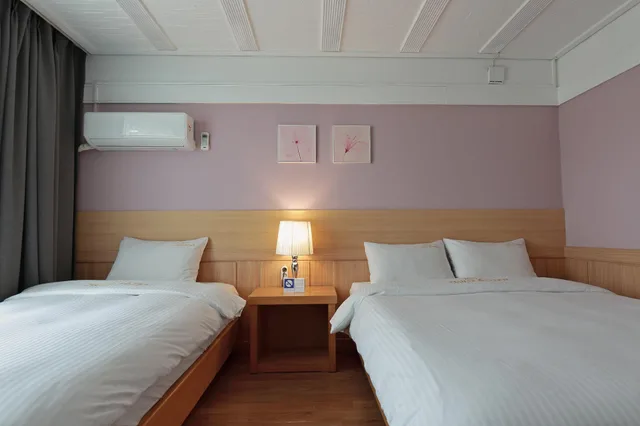 غرفة ديلوكس بسرير كوين وسرير فردي، Benikea Swiss Rosen Hotel 4/5
