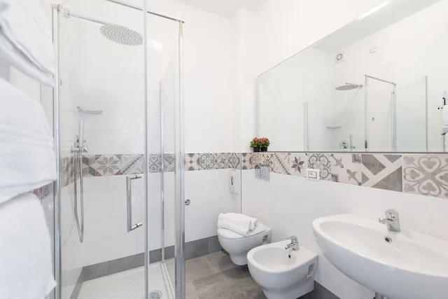 غرفة بسريرين منفصلين بإطلالة على البحر، Hotel Villa Sirena 5/10