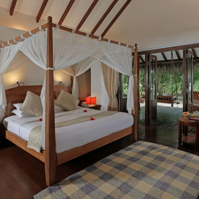 BEACH VILLA- Discounted Transfer، Medhufushi Island Resort 4/8