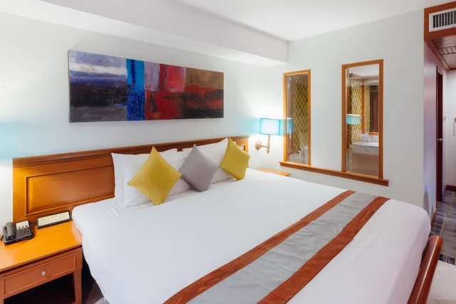Deluxe, King Bed, Pool Side، Sunset Beach Resort 2/4