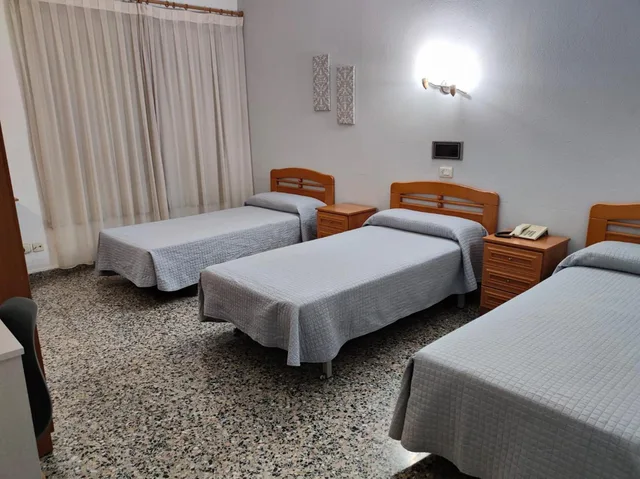 غرفة بسرير مزدوج مع سرير إضافي، Cogullada 5/9