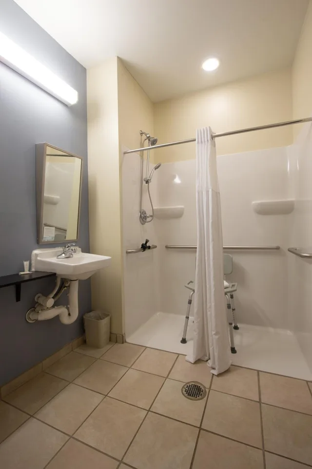 Superior, Suite, Queen Bed, Accessible, Microtel Inn & Suites By Wyndham Waynesburg 10/10