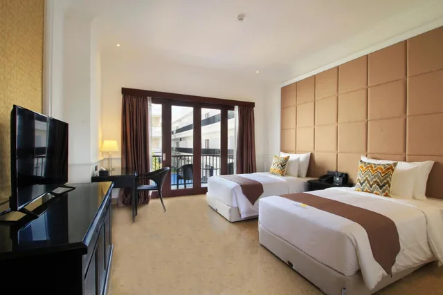 غرفة ديلوكس بسرير كينج بإطلالة على المسبح، Grand Palace Hotel Sanur Bali 3/7