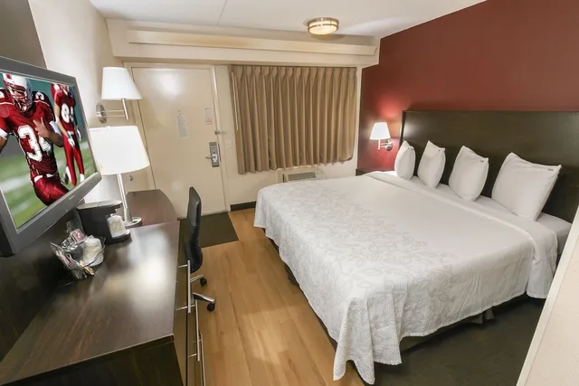 غرفة قياسية بسرير كينج، Red Roof PLUS Washington DC - Oxon Hill 4/7