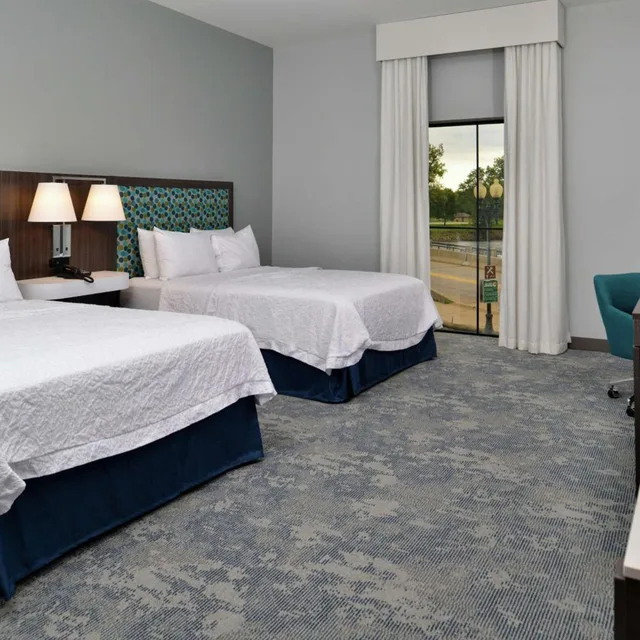 غرفة بسرير كوين بحوض استحمام لذوي الإعاقة، Hampton Inn Cedar Falls Downtown Ia 2/10