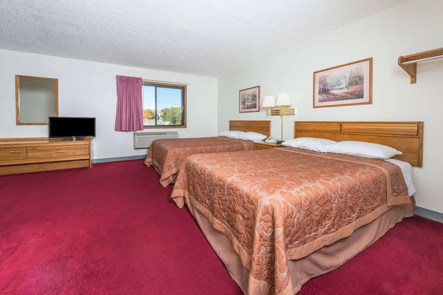 Room, 2 Double Beds, Super 8 by Wyndham Front Royal 1/5
