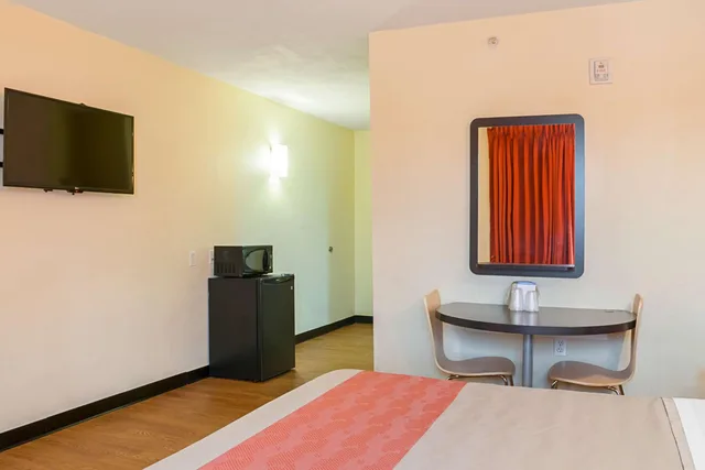 غرفة بسرير كينج، Motel6 New Orleans, LA - Near Downtown 5/10