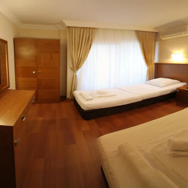 غرفة قياسية ثلاثية بإطلالة على البحر، Ucem Hotel Golden Sea 1/4