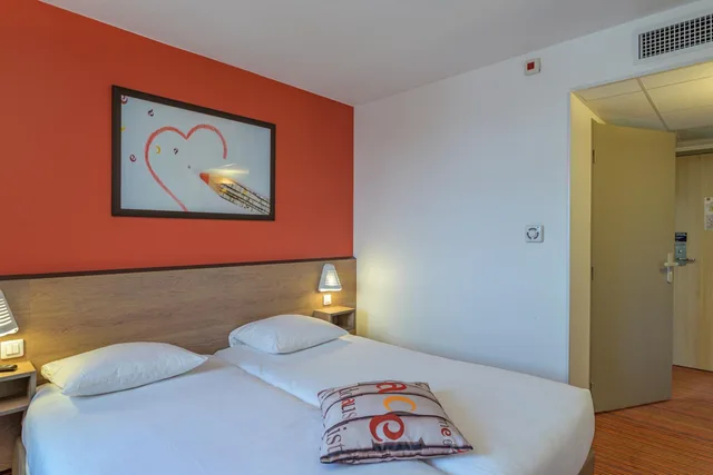 غرفة قياسية بسريرين منفصلين، ACE HOTEL PARIS ROISSY 1/8