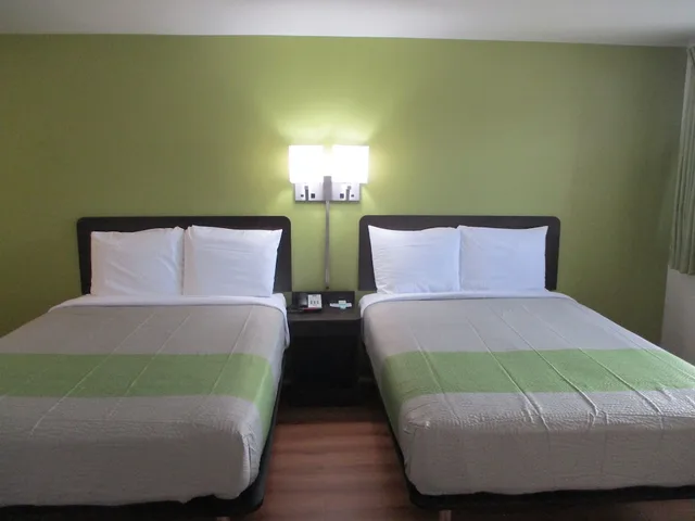 Deluxe, 2 Double Beds, Motel6 North Olmsted, OH - Cleveland 3/5
