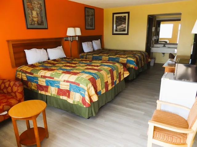 غرفة ديلوكس بسريرين كوين، RODEWAY INN CONCORDIA 1/1