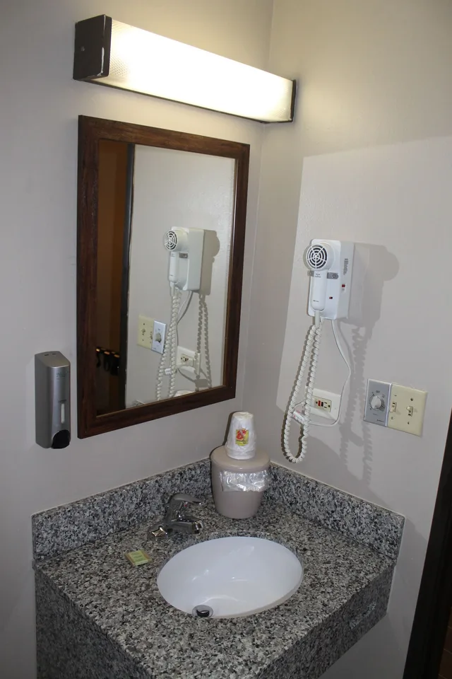 غرفة بسرير كينج، Super 8 by Wyndham Bridgeview/Chicago Area 3/4