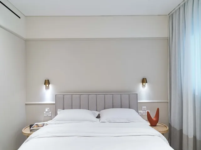 جناح بسرير مزدوج بغرفة نوم واحدة مع أريكة، LIV Mackenzie Beach Suites 1/3