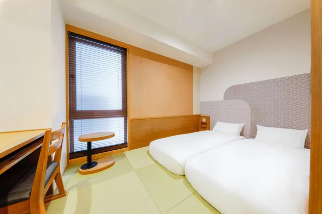 غرفة تقليدية بسريرين منفصلين، Hop Inn Kyoto Shijo Omiya 2/5