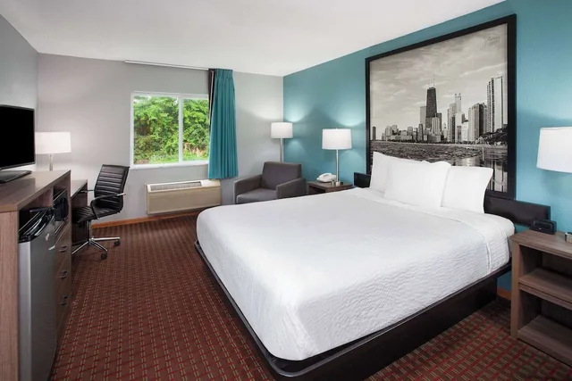 غرفة قياسية بسرير كوين، McHenry Inn 4/7