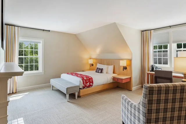 غرفة بسرير كوين بمطبخ لذوي الإعاقة، The Essex Vermont S Culinary Resort Spa 1/8