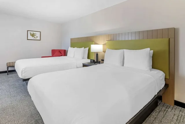 Room, 2 Queen Beds, Country Inn & Suites by Radisson, Vallejo Napa Valley, CA 5/9