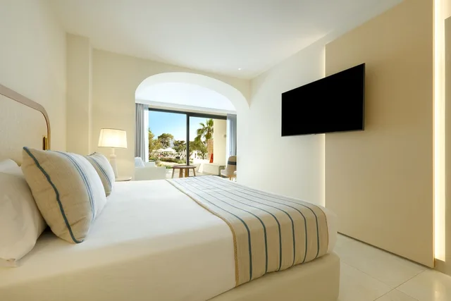 Swim Up, Junior Suite, Double Bed, Signature Level, The Signature Level at TRS Ibiza Hotel 3/4