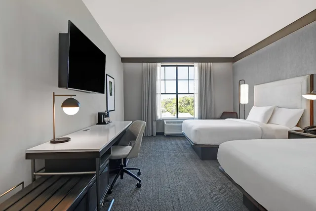 Room, 2 Queen Beds, Accessible, Courtyard by Marriott Manhattan 2/6