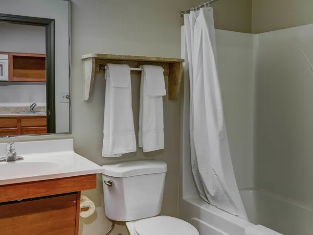 غرفة بسرير مزدوج للمدخنين لذوي الإعاقة، WoodSpring Suites Columbus Urbancrest 3/3