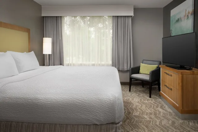 جناح بسرير كينج بغرفة نوم واحدة مع أريكة لذوي الإعاقة، Springhill Suites Boise Parkcenter 1/3