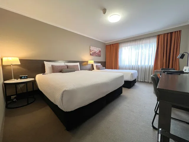 Atrium, King Bed، PAVILION ON NORTHBOURNE 1/4