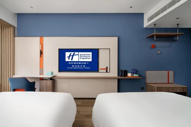 غرفة قياسية بسريرين منفصلين وسريرين مزدوجين بإطلالة على المدينة، Holiday Inn Express Xi’an Aerospace Town 3/6